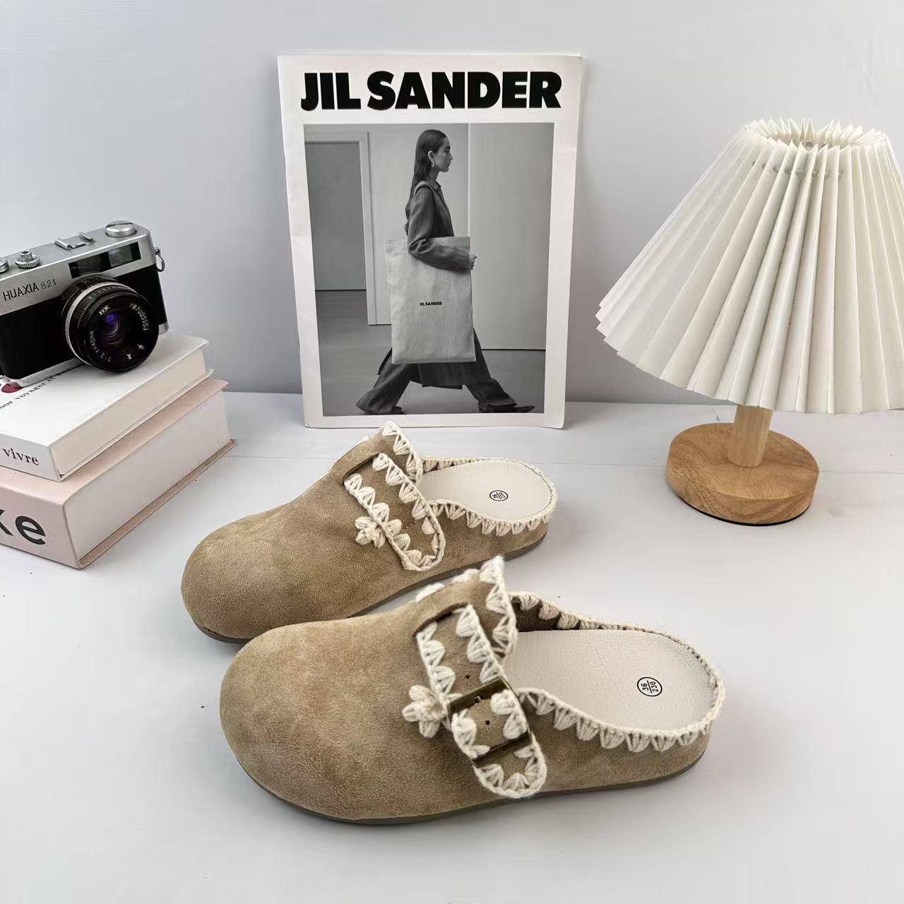 Yuanyang wave casual versátil un pie pedaleo 2025 otoño y verano nuevo tipo de bolsas de vestir, cinturón de cinturón, botones de moda, zapatillas de cabello