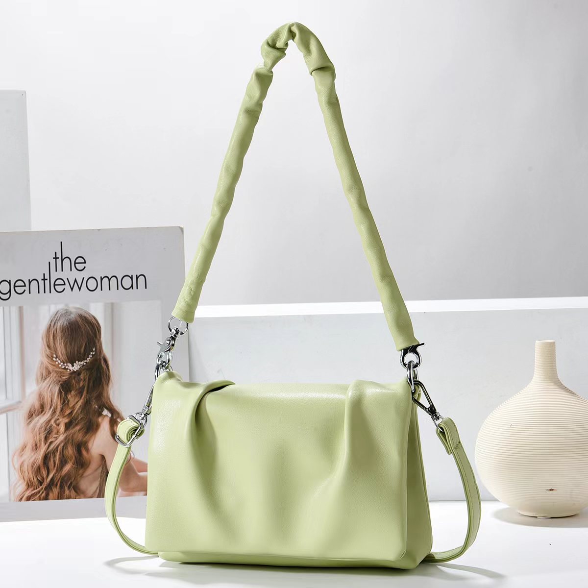 Gran capacidad de estilo extranjero versátil bolso de mano simple 2025 nuevo bolso de alto rendimiento bolso de hombro para mujeres image 4