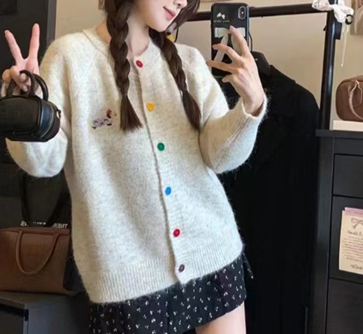 24 invierno Puyuan estilo coreano de cuello redondo bordado cardigan de punto con 2024 nuevo otoño invierno exterior image 10