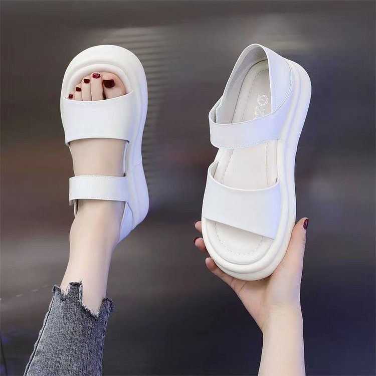 Sandallas de suela gruesa para mujeres 2026 verano nuevo tipo de sandallas casuales romanas bolsas de tacones zapatillas zapatillas de playa