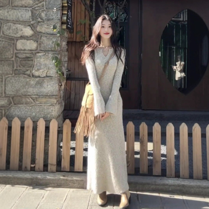 [Ready Stock] Early Autumn High-End French Knitted Sweater Dress 2025 Early Autumn New Women's Elegant Long Skirt