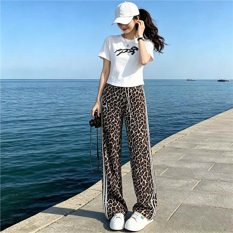 2026 yozga leopard T-shirt va keng oyoqli shim to'plami ayollar