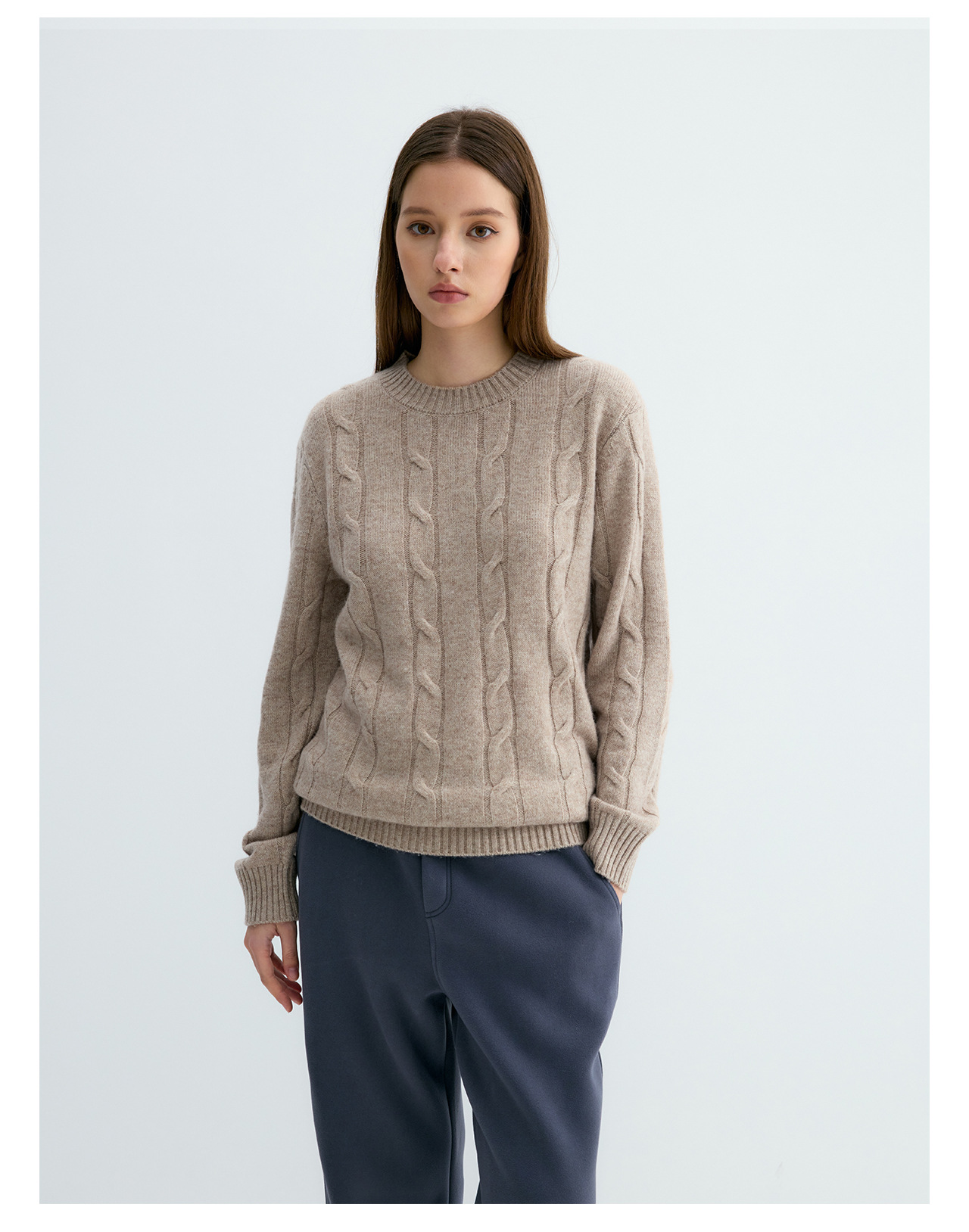 UNF Cable-Knit 405g Crewneck Sweater