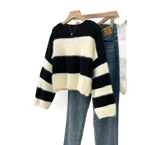 Retro-style Loose Short-Sleeve Lazy-Style Sweater for Women | Autumn/Winter Designer-Friendly Outerwear with Patchwork & Striped Knitted Top