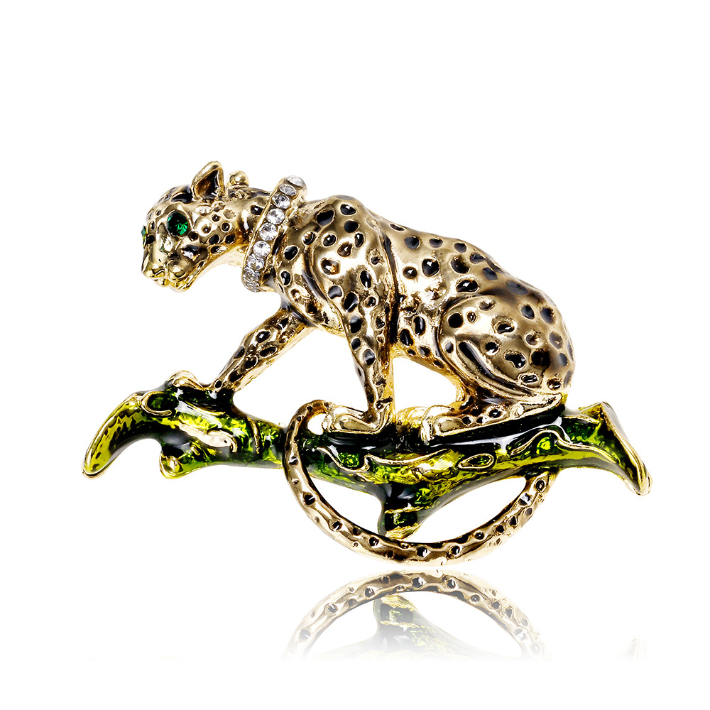 European and American retro leopard brooch alloy oil drop tree climbing cheetah Antique Corsage cross-border brooch Amazon