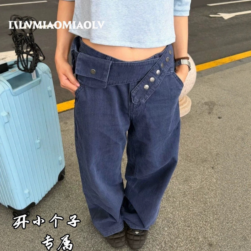 American retro-style, asymmetrical button-front, straight-leg jeans with a wide-leg design, suitable for both men and women, offering a relaxed and casual look