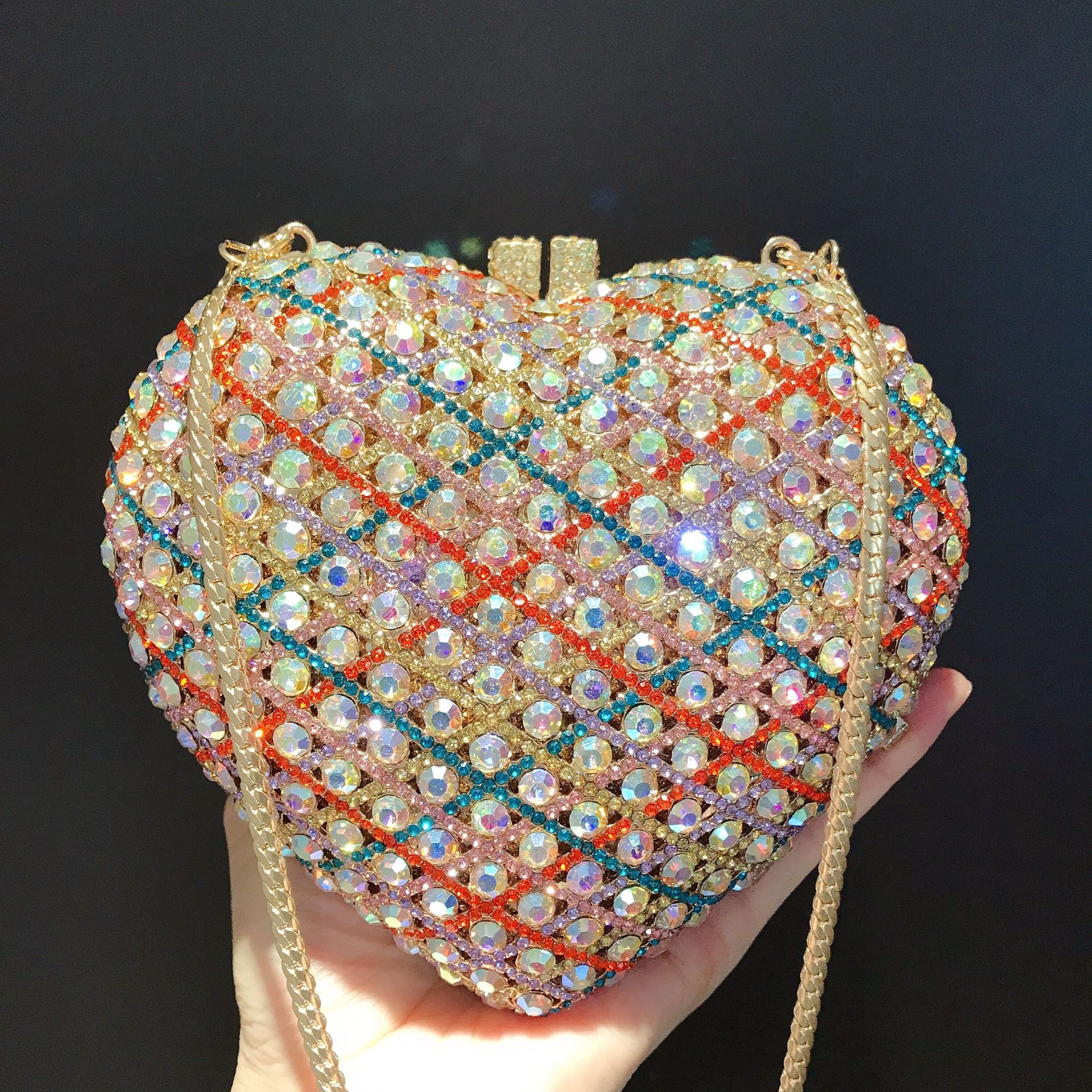 * Bolsa de cena de diamante de lujo transfronterizo amor bolso de diamante en forma de corazón bolso de mano bolso de diamante de banquete europeo y americano bolso de diamante de mujer bolsa de embrague
