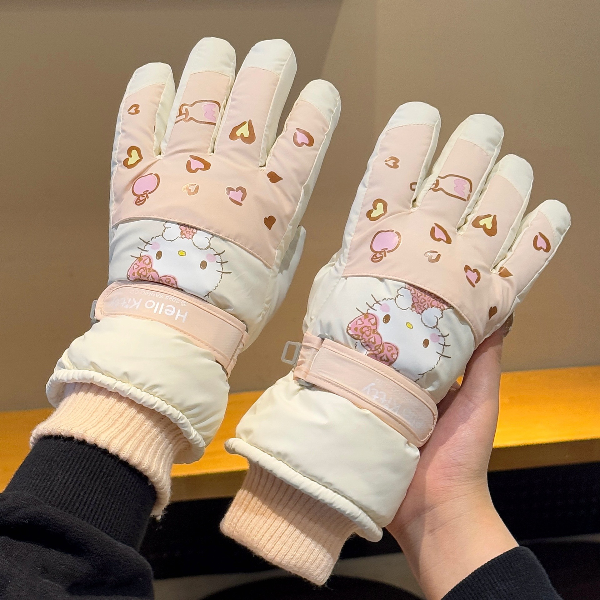 Auténtica licencia lindo Kitty guantes de esquí invierno al aire libre para jugar con nieve cálida peluche guantes impermeables para montar