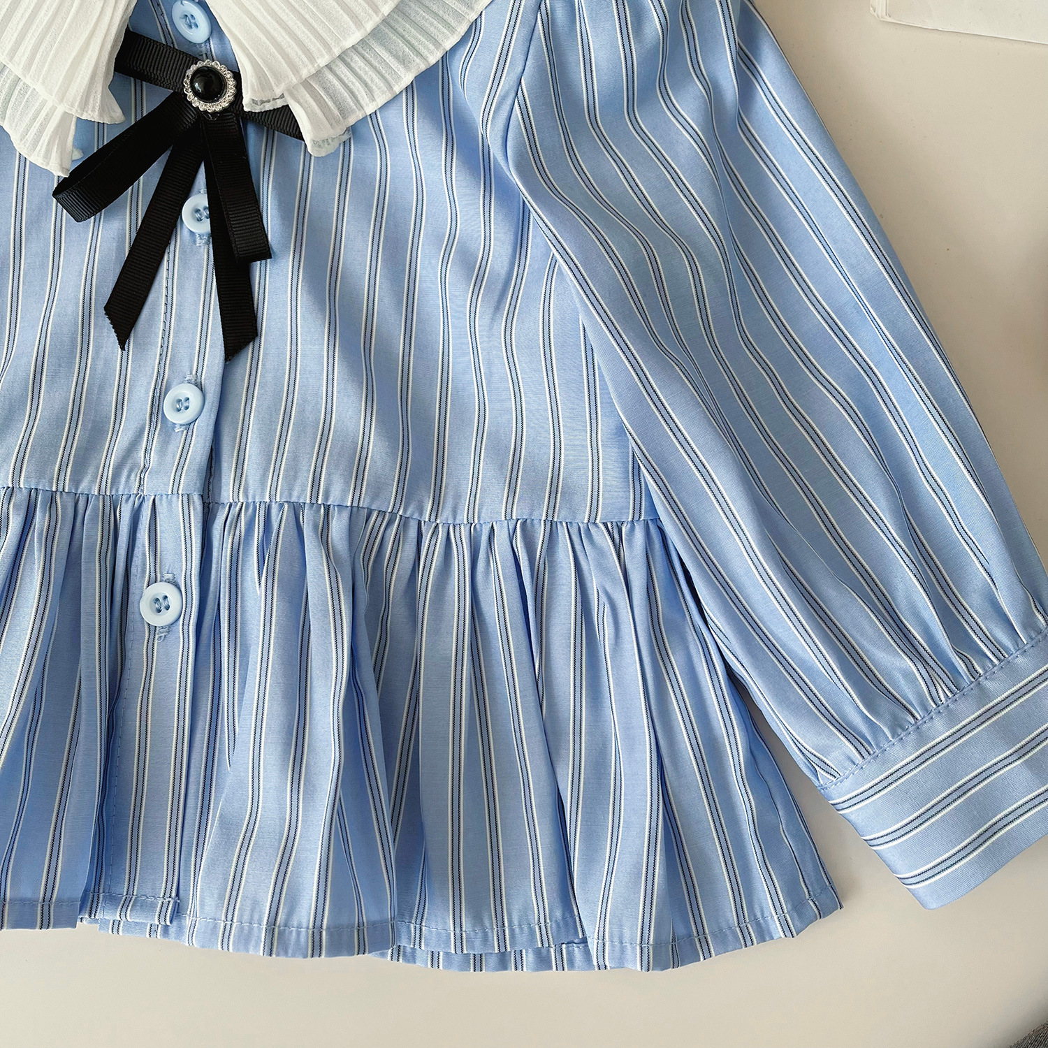 Mädchen Set Aus Gestreiftem Hemd Und Faltenrock Im College Stil_voghion.com