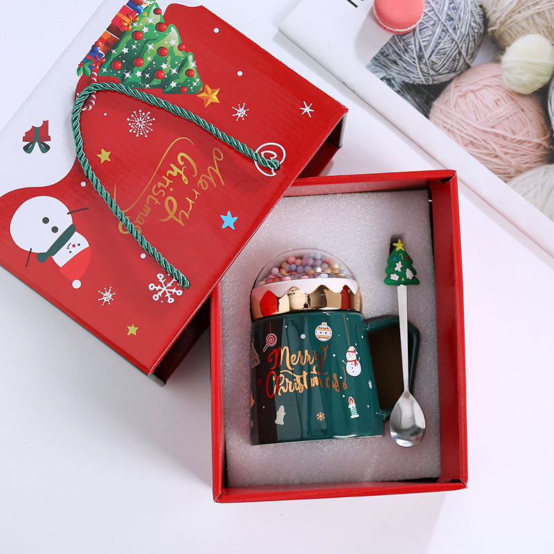 卸売セラミックカップ クリスマスギフトボックスセット 蓋付きスプーン付きマグカップ 水筒 ギフト 記念品 印刷ギフト 骨磁器|undefined