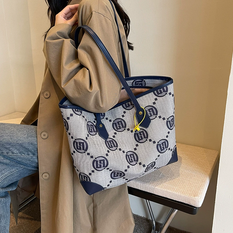 Capacious one-shoulder bag, 2023 collection, western style, for students