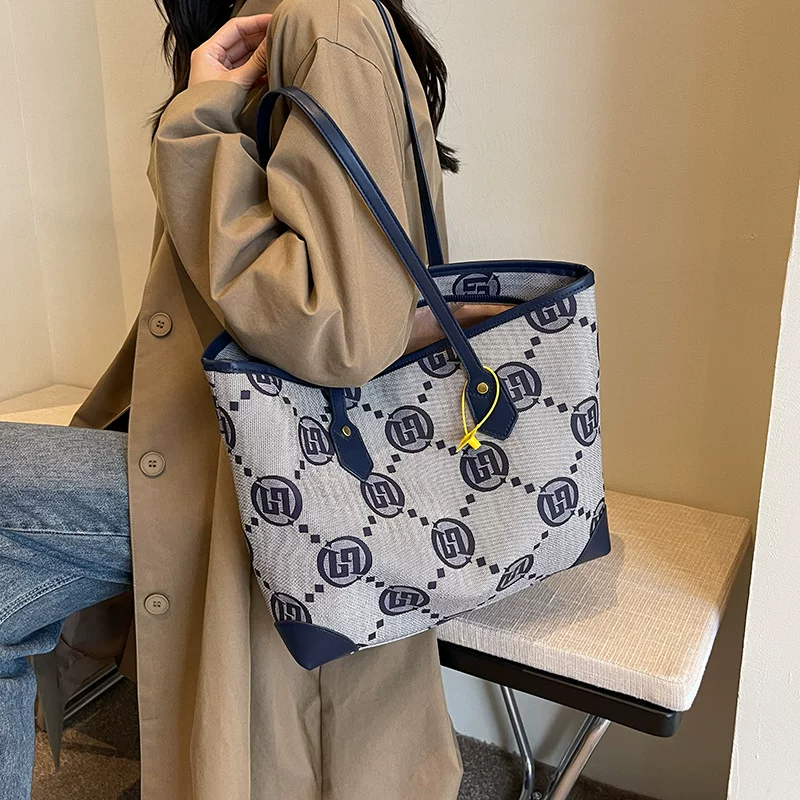 Capacious one-shoulder bag, 2023 collection, western style, for students