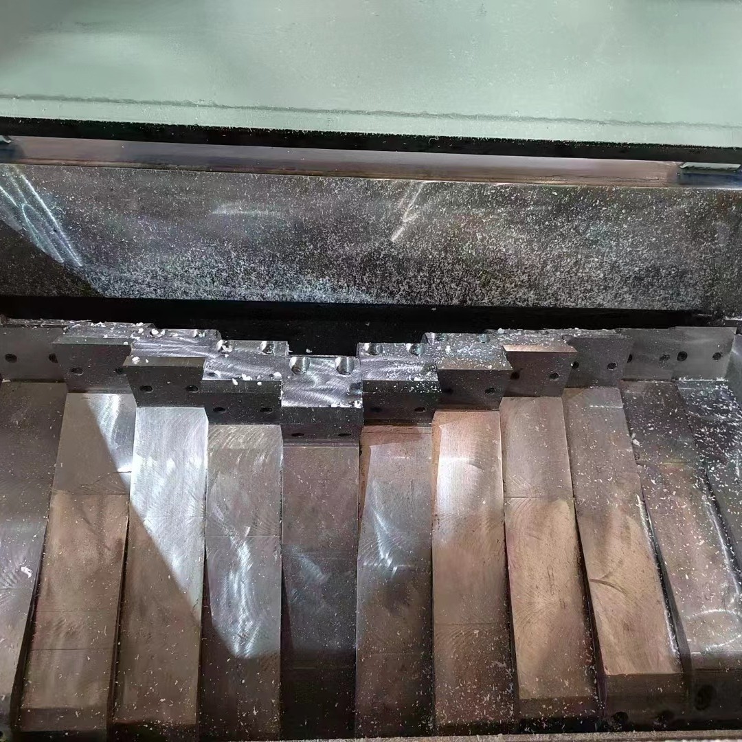 管材破碎机 HDPE/ABS/PC强力粉碎机 V型剪切式破碎设备pexa管材