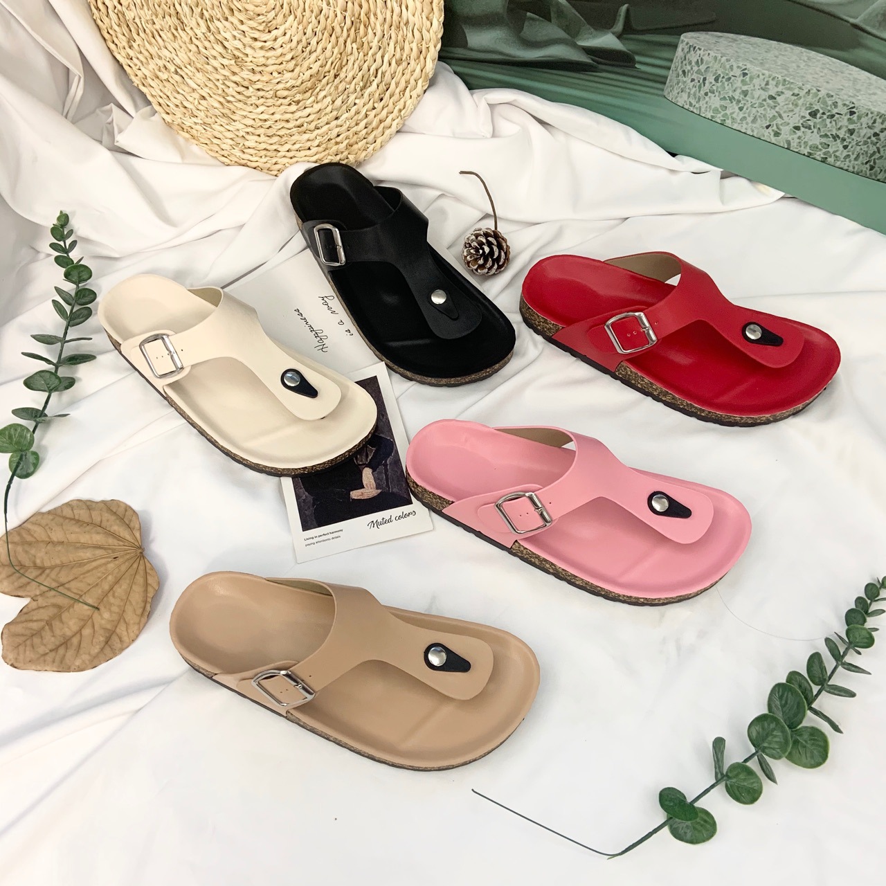 2024 European and American cross border foreign trade shoes slippers women wholesale flip flops cork slippers beach flat slippers_voghion.com