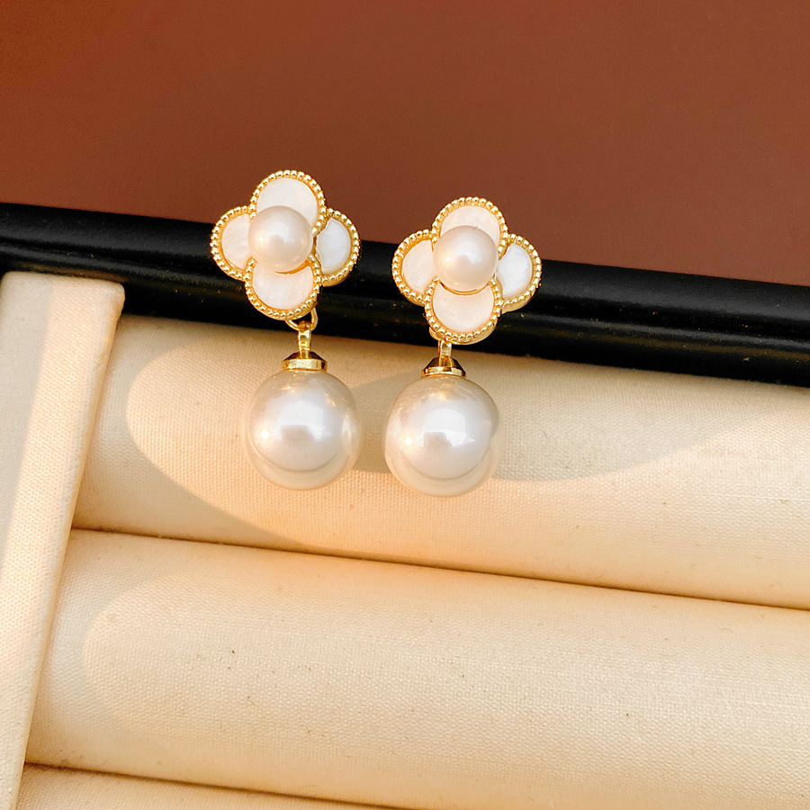 Agujas de plata galvanizadas de oro real de 18 quilates flor de frita perla pendientes de perla temperamento elegante pendientes lujosos de alta calidad pendientes para mujeres