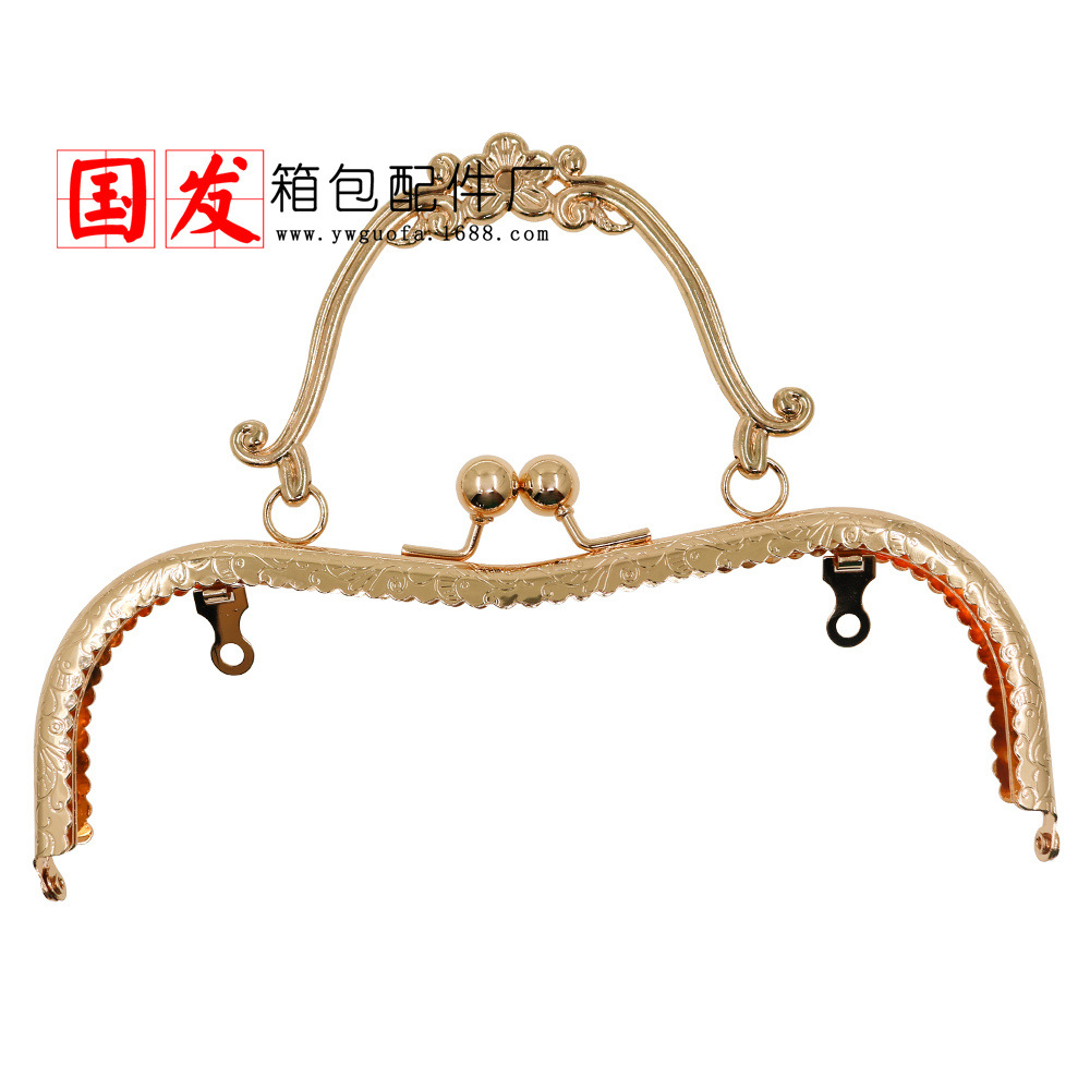 [agujero de tornillo] 20.5CM flores de dragón y phoenix M encaje flor de ciruela mano mano mano oro portátil bolsa hardware al por mayor