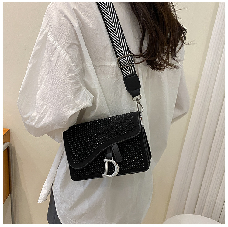 Women's Small Pu Leather Solid Color Streetwear Rhinestone Square Magnetic Buckle Crossbody Bag display picture 2