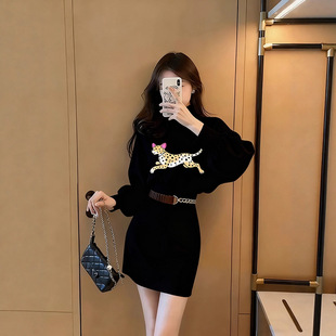 С���L��ɫ��ͨӡ���B��ȹŮ2025�ﶬ�¿�С���Ӛ��|����Ư��ȹ��