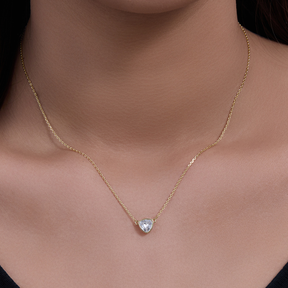 S925 plata de ley triángulo geométrico circón colgante collar mujer Europa y América lujo ligero nicho simple cadena de clavícula de un solo diamante