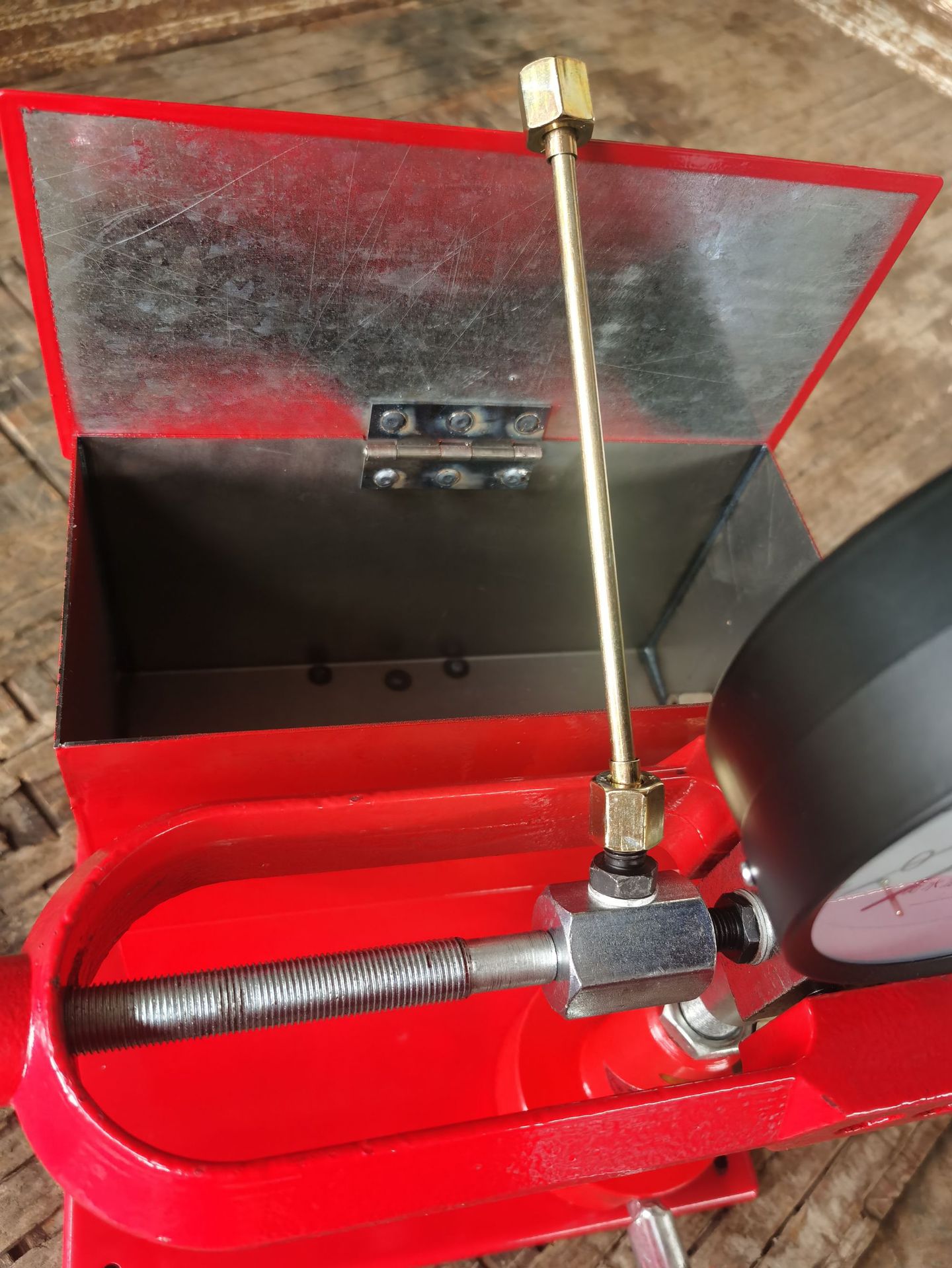 Automotive and tractor diesel injector calibrator, injector testing tool, hand-operated injector pressure tester