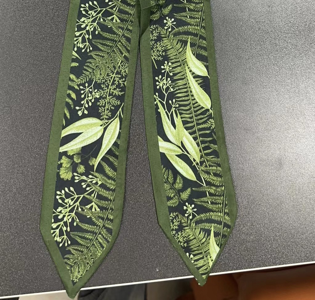 실크 스카프; (스카프) 단독 구매 시 발송되지 않습니다.