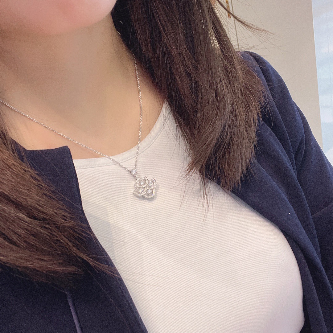 V金鏤空扇子項鍊女夏季高級感鍍18k網紅同款扇形項鍊鑲鑽精工高版