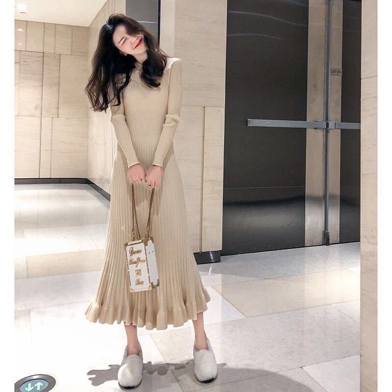 春の優雅な気質は身を修めて膝の中の長いタイプの底のセーターを打ってヒップのスカートの毛糸の魚尾のニットのワンピースの女性を包みます。|undefined