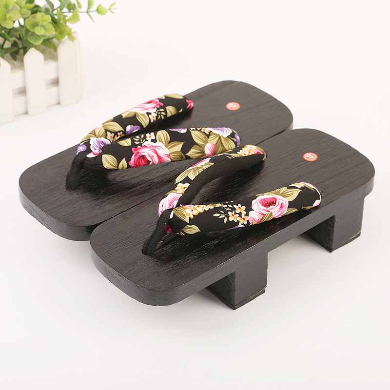 Factory direct summer sandals Japanese clogs, men's lovers cos Tung burned two-tooth clogs slippers Factory direct summer sandals Japanese clogs, men's lovers cos Tung burned two-tooth clogs slippers