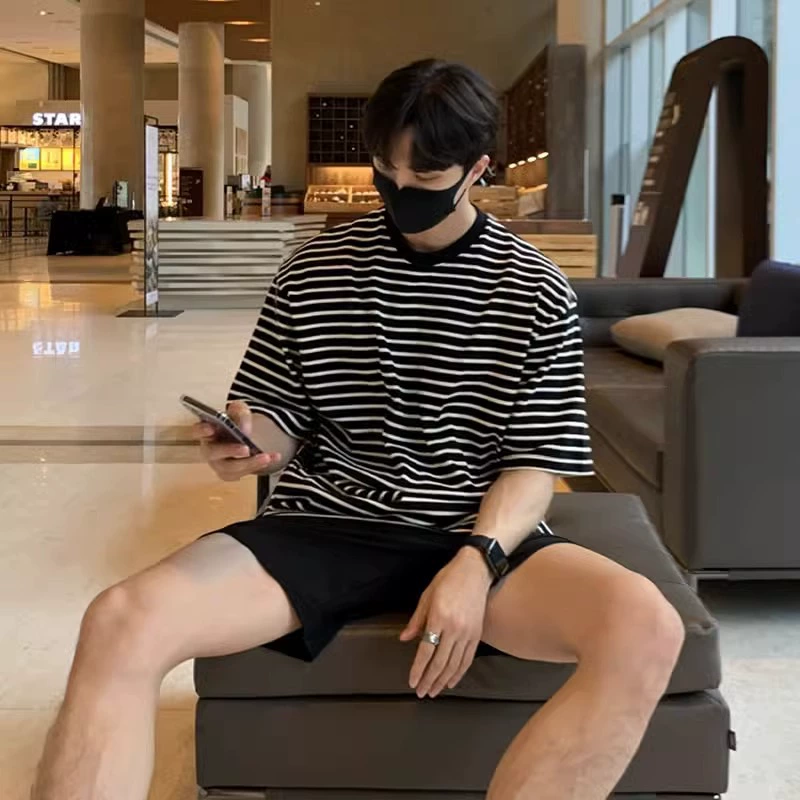 Черно-белая полосатая футболка мужская рубашка с короткими рукавами, свободный круглый воротник