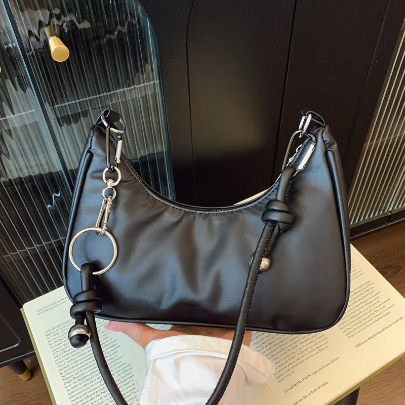 Bolso de alta gama Bolso de axila de nicho para mujer 2025 verano nuevo bolso de viaje bolso de bola de masa de hombro salvaje
