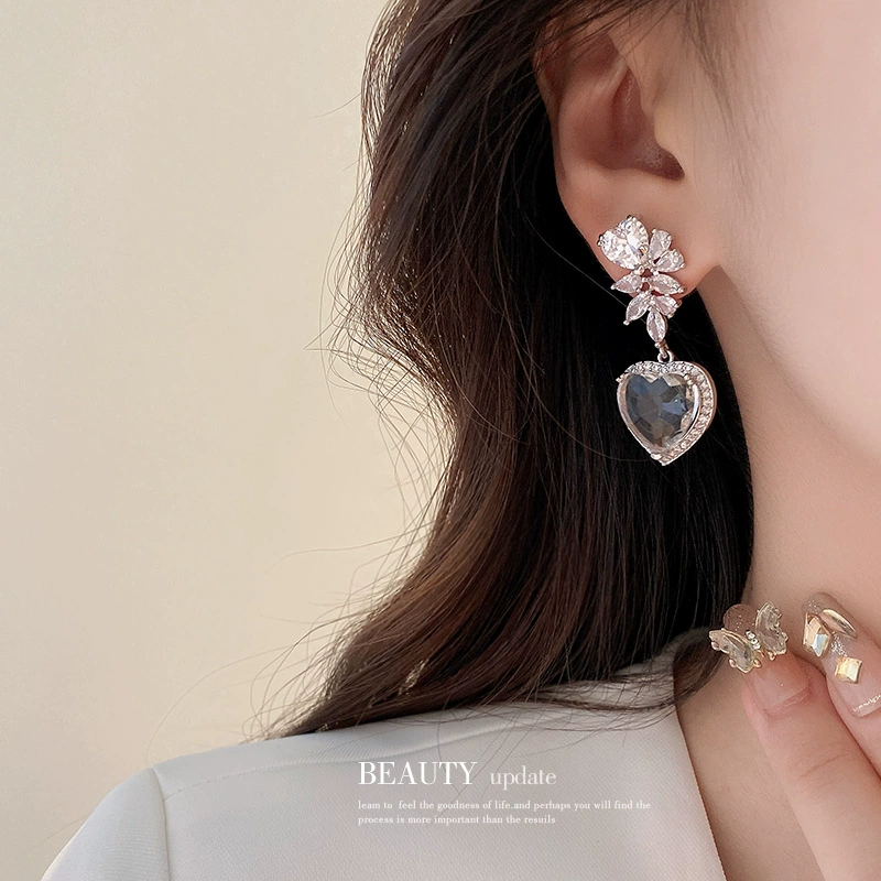 Серебряная игла, цирконий, дизайн универсальные серьги