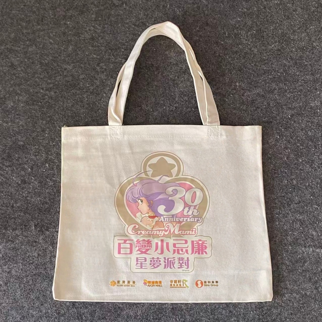 �հ׷����������װ�ɫ���ٴ�ʱ�������ѧ��������������ӡlogo