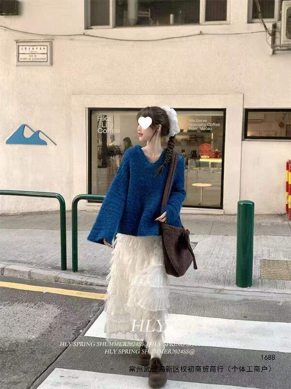 Soft knitted hooded top, new 2026 model, casual and stylish, loose-fitting sweater, versatile, with tags