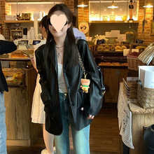 �OӋ�����bƤ������Ů2025�¿��nϵ�C܇�L�߽֕r�к�ɫС������