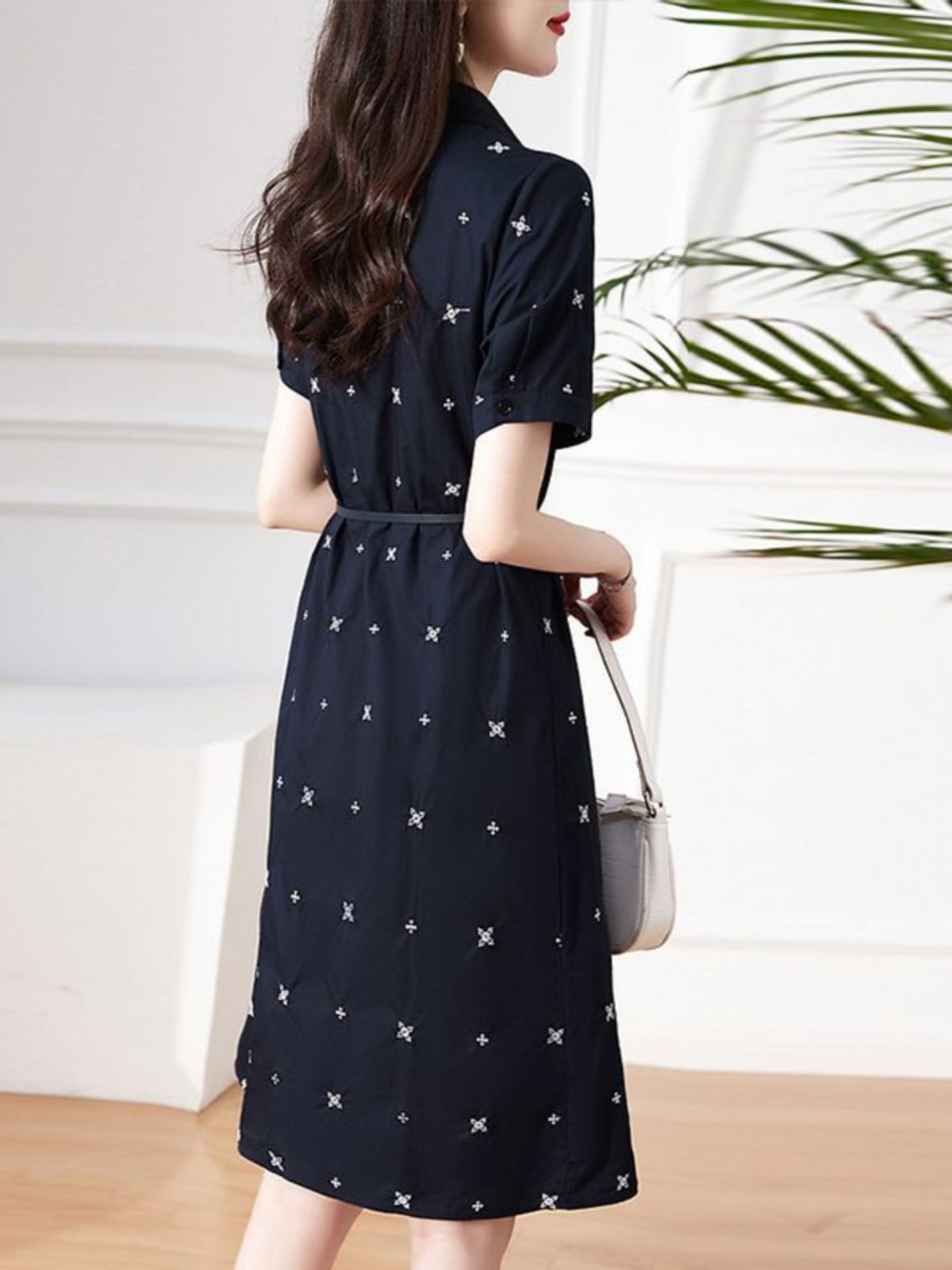 Váy sơ mi nữ cổ POLO tay ngắn in họa tiết thắt eo — màu xanh hải quân