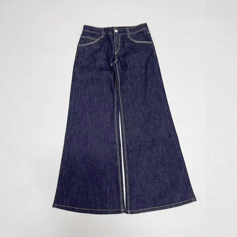 Factory Supply “Yuppie” Low-Waist Flared Jeans 01 Raw Denim/12 Light Blue Factory Supply “Yuppie” Low-Waist Flared Jeans 01 Raw Denim/12 Light Blue