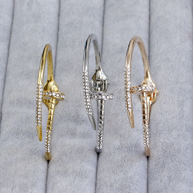 Joyería europea y americana película y televisión mismo estilo de estrellas, su personalidad pulsera de uñas pulsera de aleación de venta caliente transfronteriza en stock