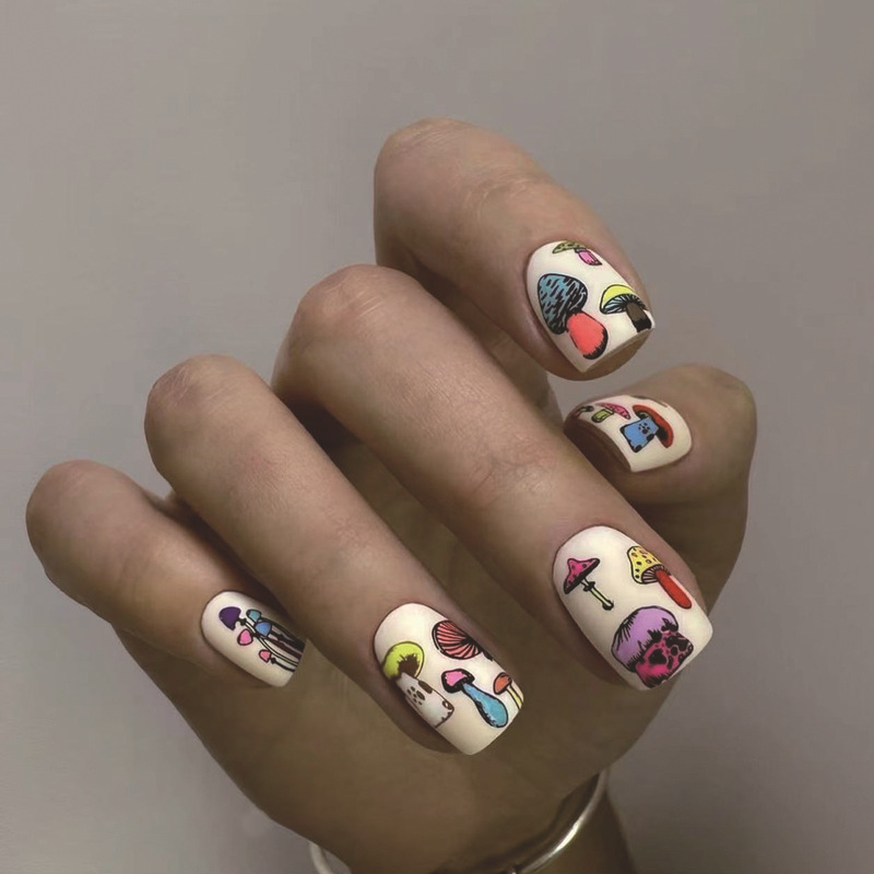White short square matte fake nail psychedelic mushroom vintage indian style wear nail finished nail patch