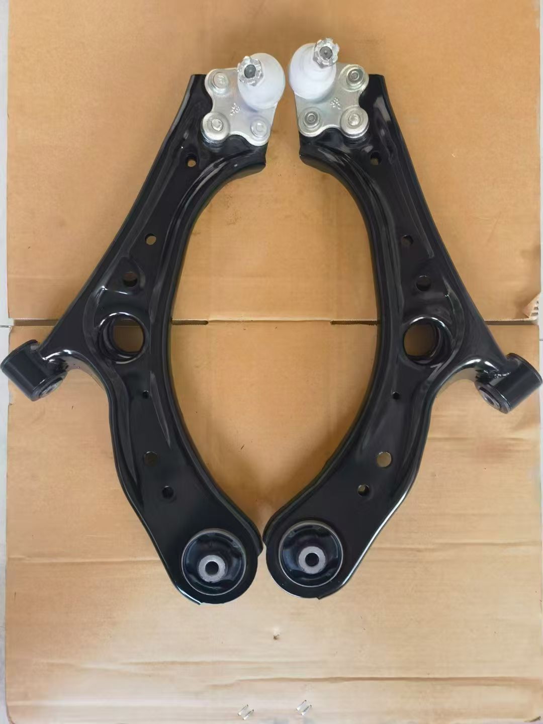 Lower Control Arm 51350-T7W-A00/51360-T7W-A00 with Ball Joint Active Suspension System