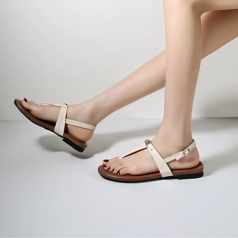 [В том же стиле знаменитостей] 73 часа Jump into Holiday 2025 Лето Новый стиль Римские сандалии с Т-образной пряжкой и плоским носком