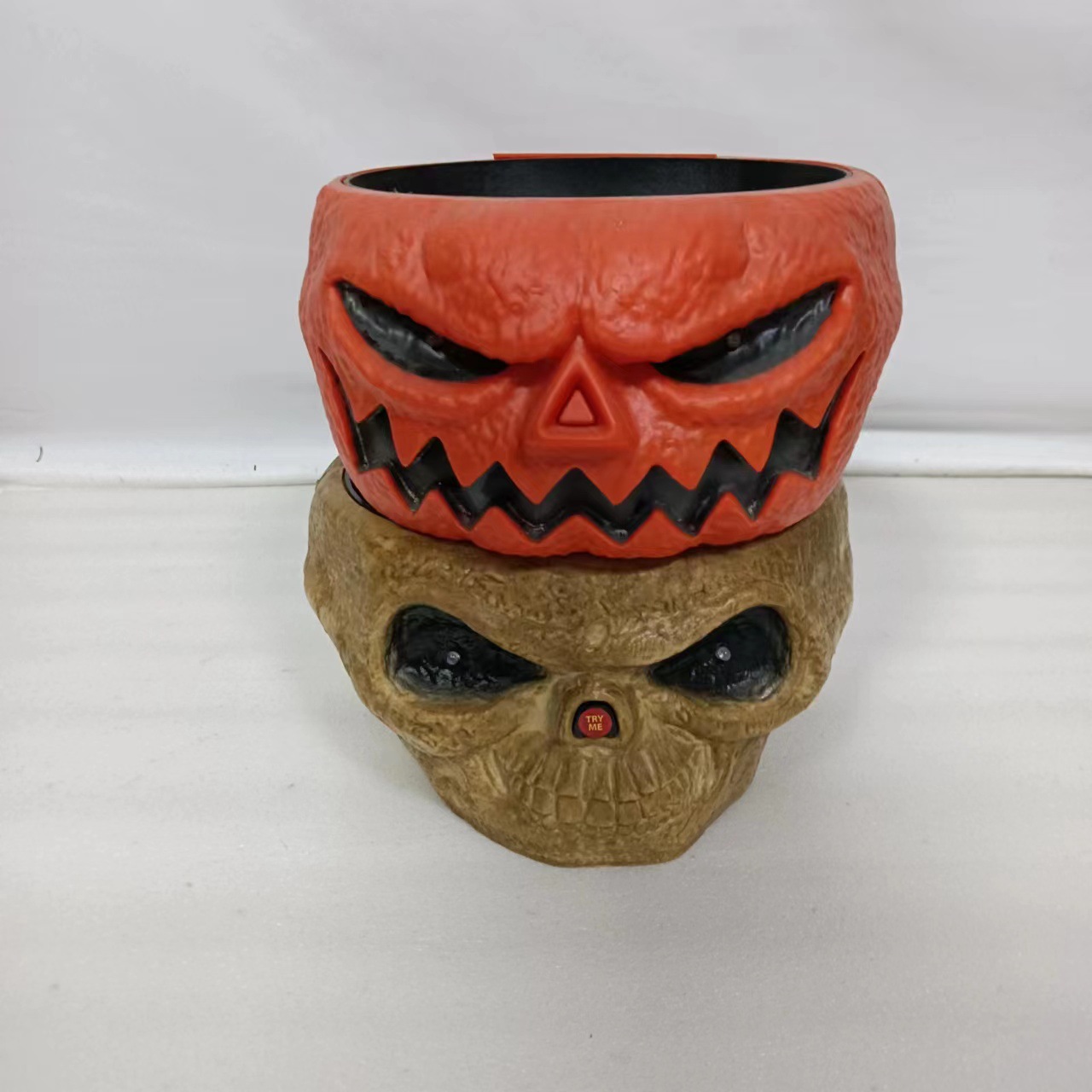 Cráneo eléctrico creativo para Halloween, adornos navideños de mano, adornos para festivales de fantasmas, artesanías de resina para interiores, adornos de Casa Encantada