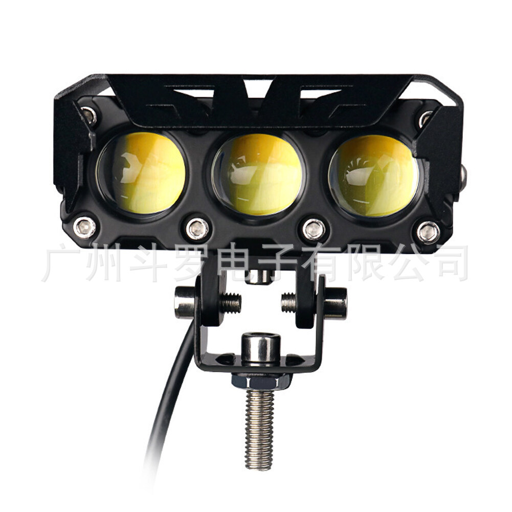 Motocicleta motocicleta Spotlight externo tres cuentas Spotlight alto brillo tres luces intermitentes Luz Blanca Amarilla luz LED pavimentación Spotlight