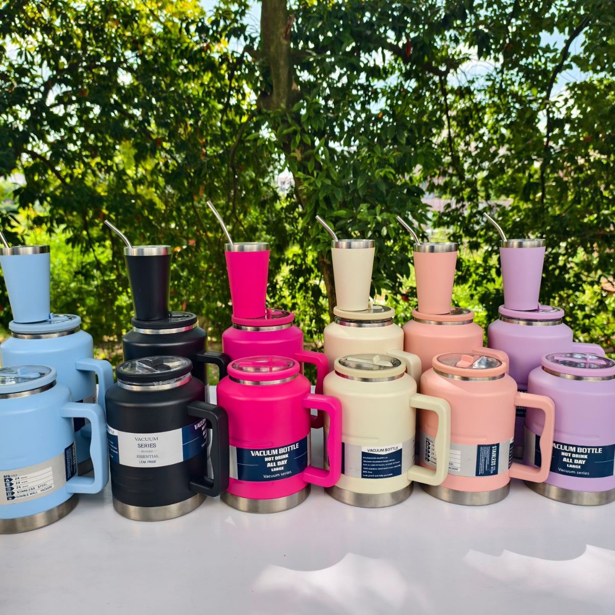 Nuevo estilo de gran capacidad con mango Toneladas Toneladas Toneladas Botellas deportivas de montañismo al aire libre Taza de vacío de acero inoxidable Taza de vacío