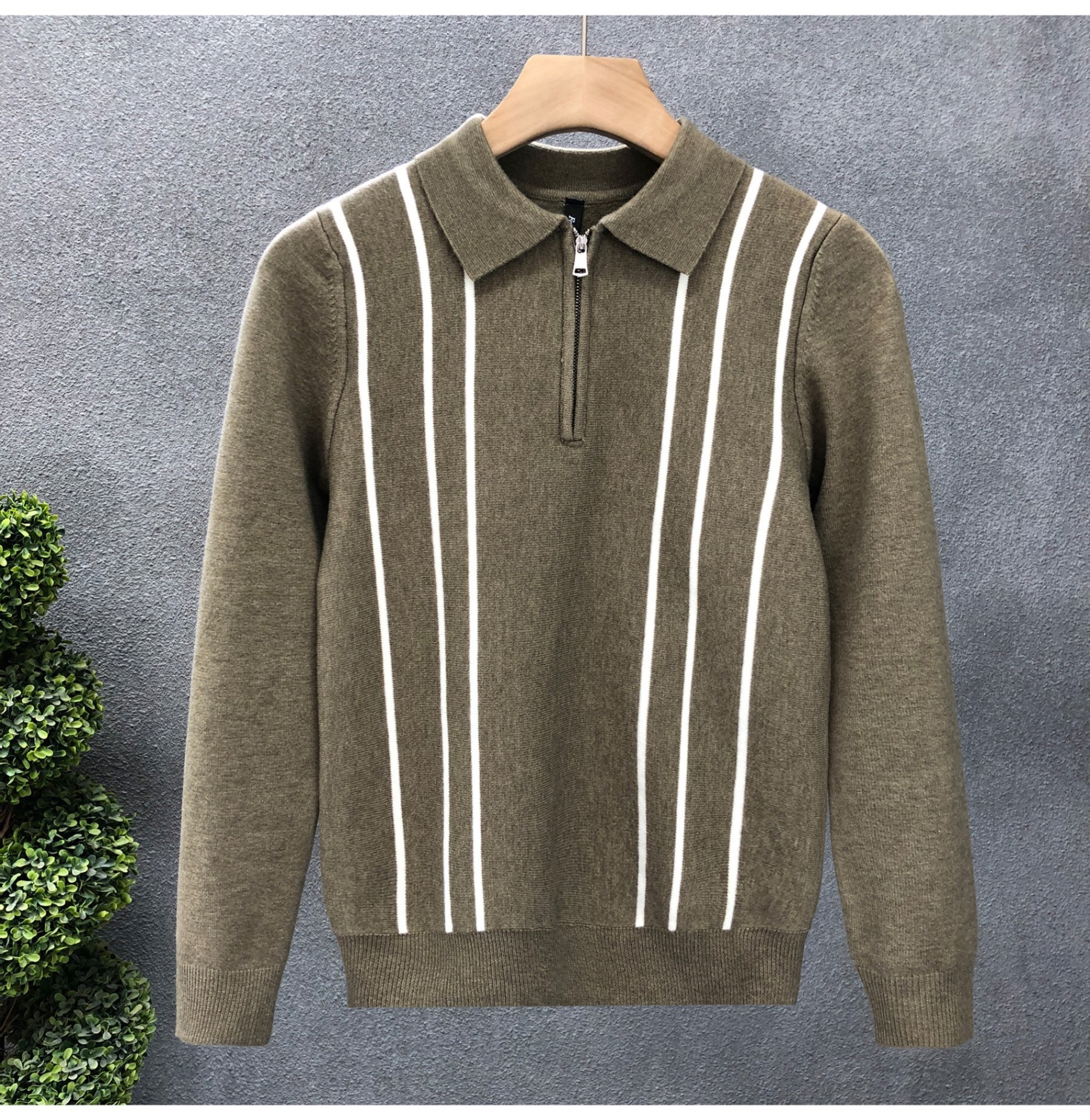 Maglione polo uomo slim fit con zip e design a righe_voghion.com