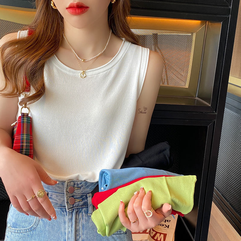 Trendy Summer White Ice Silk Knit Camisole for Women, Suitable for Wearing Outside or under a Blazer, Loose Sleeveless T-Shirt Top