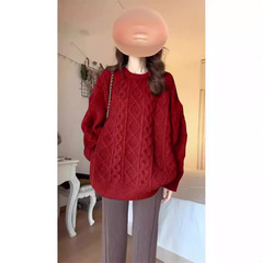 丸首の麻花のセーターの女性は秋冬に厚くてゆったりしています。