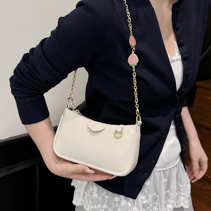 Bolso de cadena popular de este año, nuevo bolso femenino de primavera 2025, bolso de hombro con patrón de lichi fresco, bolso de mensajero de fresa lindo