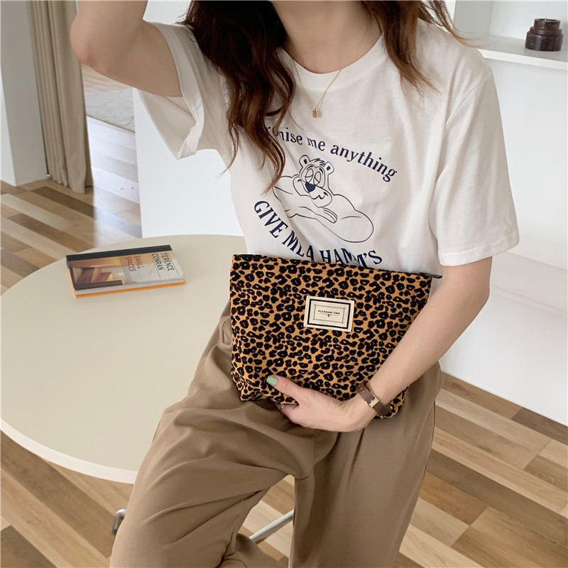 Women's Canvas Leopard Vintage Style Square Zipper Cosmetic Bag Wash Bag display picture 3