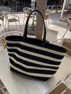 High-End Black and White Stripesd Tote Bag Woven Large-Capacity Shoulder Bag for Women Lazy Style Lightweight Vacation Bag Shopping Bag