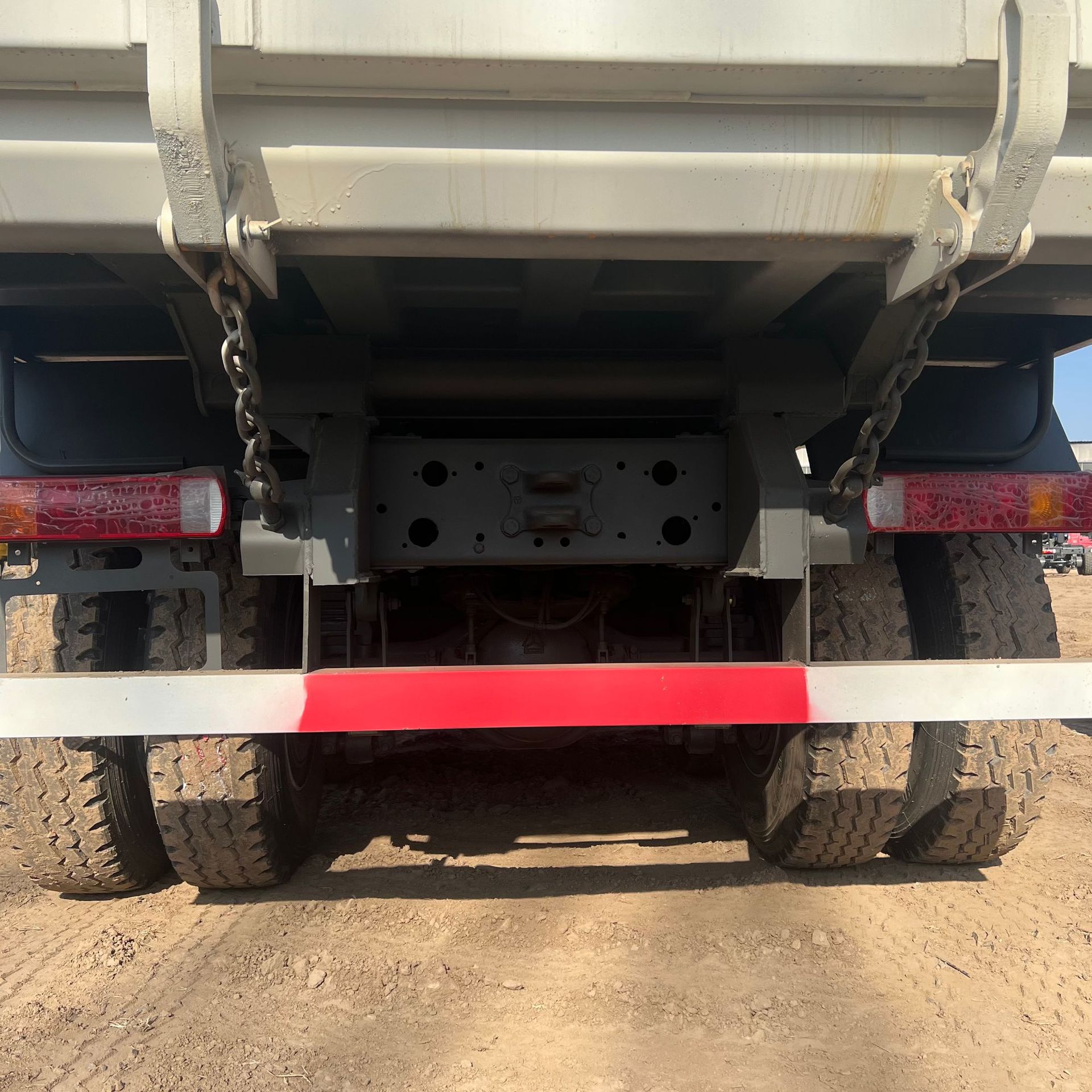 Export to Africa in Stock: Sinotruk Howo Nx371 Horsepower Dump Truck for Earth Transport, Howo 6*4 Engineering Dump Truck